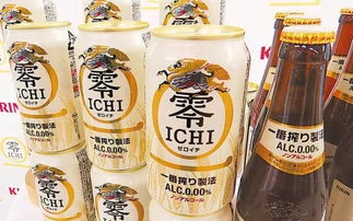 摟著酒瓶，飲盡杯子里的夏天